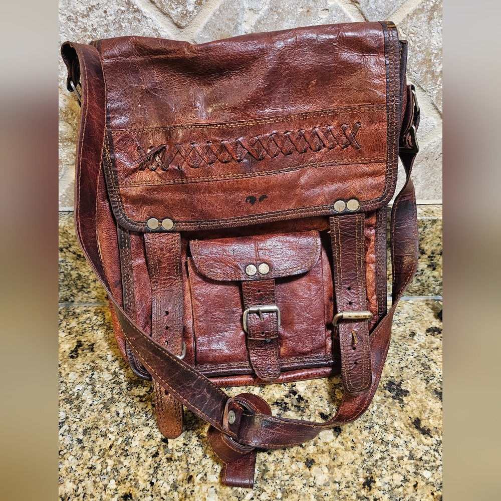 Source Unknown Brown Messenger Bag with Distressed Leather Finish